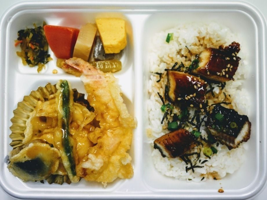 ほっともっとのお弁当　彩り天ぷら付きうなぎ弁当